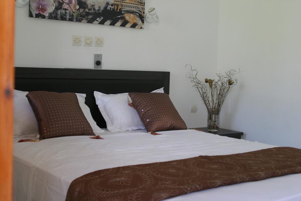 Hotel Mando มาราโธคามปอส ภายนอก รูปภาพ